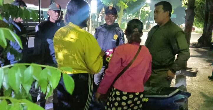 Petugas mengamankan 2 PSK terjaring razia yang beraksi di jalanan Kota Malang.
