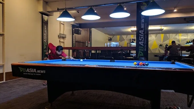 Ion Pool and Cafe