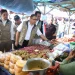Pj Wali Kota Batu, Aries Agung Paewai saat meninjau kestabilan harga kebutuhan pokok termasuk bawang merah. Pemkot Batu ajukan Desa Torongrejo jadi pusat pengembangan bawang merah.