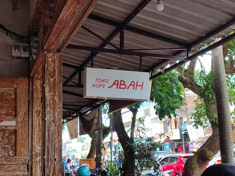 Kopi Abah Pasar Klojen, Kota Malang. Foto/Dimas Ary Kresna Mukti