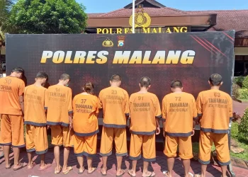 Sepuluh tersangka kasus narkotika yang berhasil diamankan polisi
