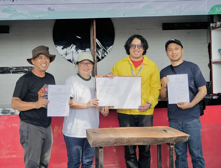 Tanda tangan berita acara penanaman 100 pohon oleh Grand Mercure Malang Mirama & ibis Styles Malang.