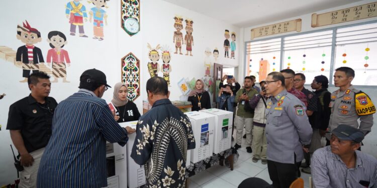Ilustrasi pemungutan suara di TPS Kota Batu. Prabowo-Gibran unggul telak.