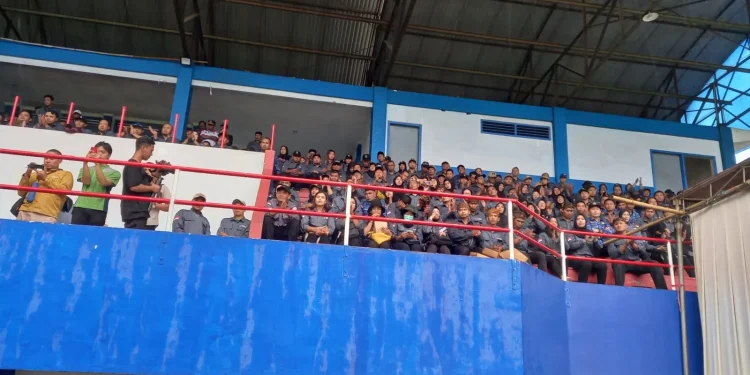 Panwascam, pengawas desa/kelurahan, dan kasek di Kabupaten Malang mengikuti Apel Siaga Pengawasan Masa Tenang Pemilu 2024 oleh Bawaslu Kabupaten Malang.