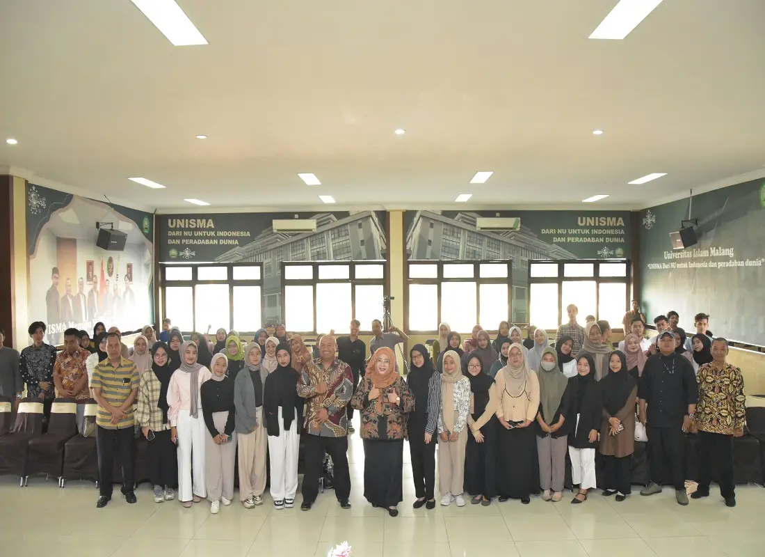 Foto bersama di cara personality development oleh FEB UNISMA.