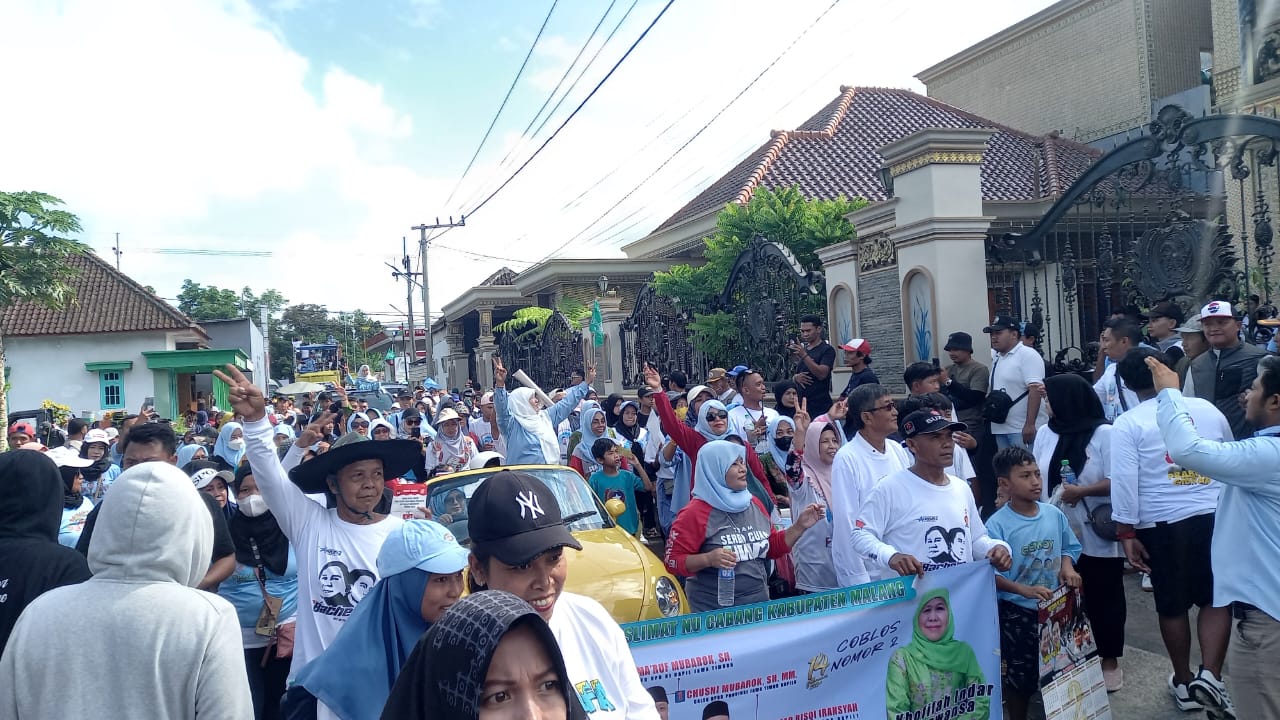 Ribuan warga ikuti gerak jalan sehat di Desa Gondanglegi Kulon. Foto: Aisyah Nawangsari Putri