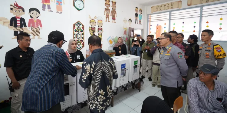 Petugas KPPS - Satu Petugas KPPS di Kota Batu Kena Asam Lambung