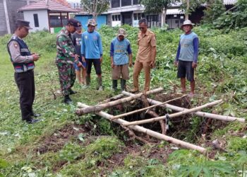 terperosok ke dalam sumur