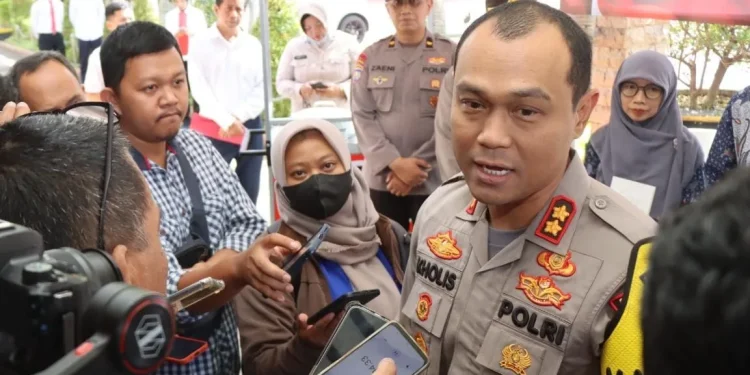 Bakar bendera PDI Perjuangan