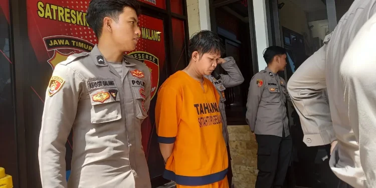 Paksa Istri minum pembersih lantai