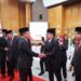 Pj Wali Kota Batu Aries Agung Paewai menyambut momen pelantikan Pj Gubernur Adhy Karyono di Jakarta, Jumat (16/2/2024). Foto: Prokopim KWB