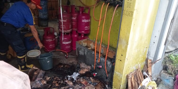 Home Industri keramik Dinoyo kebakaran