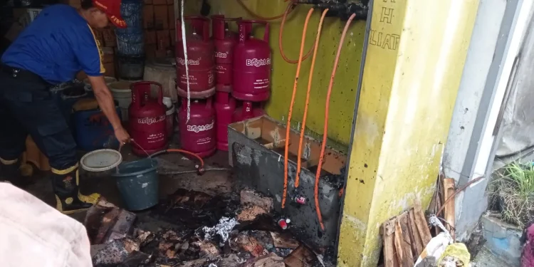 Home Industri keramik Dinoyo kebakaran
