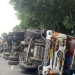 truk terguling