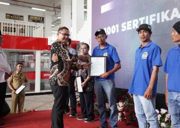 Pemkot Batu serahkan Sertifikat halal pada Pelaku usaha kota Batu