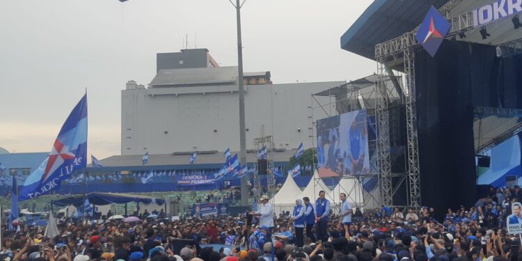 Prabowo Subianto berorasi di Stadion Gajayana Kota Malang.