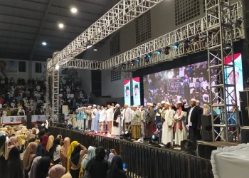 Suasana selawat kebangsaan untuk mendoakan Pemilu Damai dan pasangan capres Prabowo-Gibran di GOR Bima Sakti Kota Malang, Jawa Timur, Kamis (8/2/2024) malam.