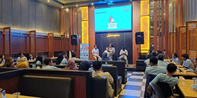 Relawan Bala Gibran menggelar diskusi soal program capres dan sosialisasi penyaluran hak pilih di TPS.