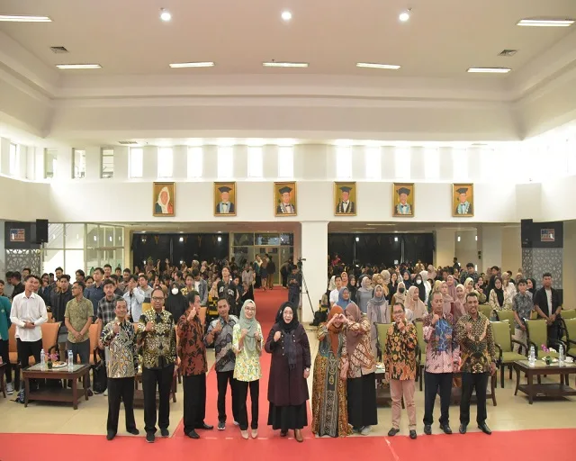 Foto bersama pasca acara pendidikan etika pengembangan diri FEB UNISMA.