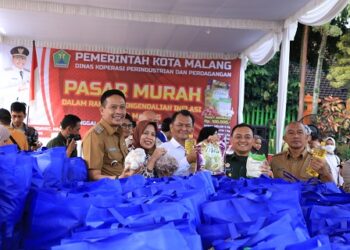Pj Wali Kota Malang gelar pasar murah di Kelurahan Merjosari. Foto / dok Prokoim Setda Kota Malang