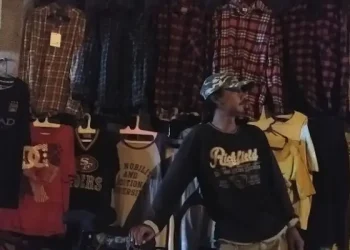 Pasar Roma sebagai salah satu destinasi thrifting favorit warga Malang untuk berburu aneka thrifting bran-brand kenamaan luar negeri dengan harga terjangkau