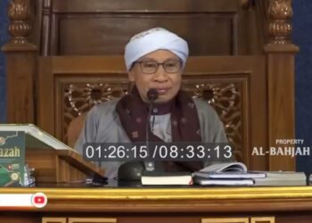 Jangan suka pamer materi, Buya Yahya beri penjelasan soal hukum pamer materi dari hukum Agama Islam /Foto: Tangkapan layar YouTube Al-Bahjah TV