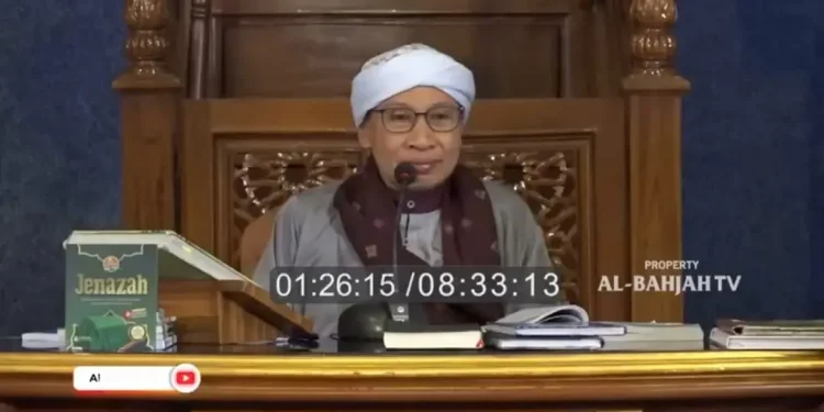 Jangan suka pamer materi, Buya Yahya beri penjelasan soal hukum pamer materi dari hukum Agama Islam /Foto: Tangkapan layar YouTube Al-Bahjah TV