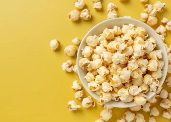 Ilustrasi manfaat makan Popcorn bagi kesehatan tubuh.