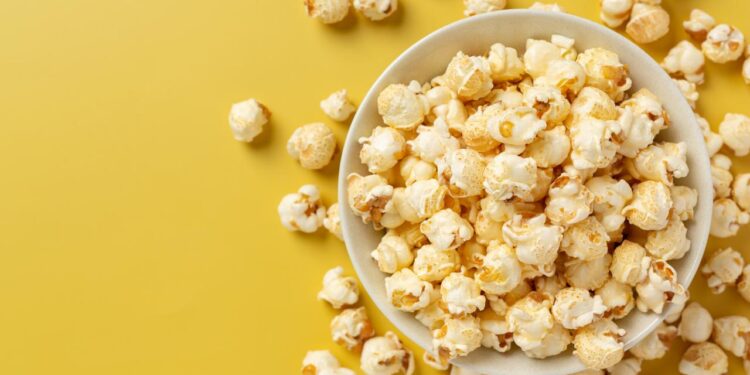 Ilustrasi manfaat makan Popcorn bagi kesehatan tubuh.