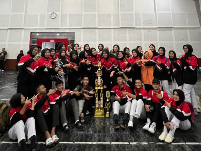 Tim Paskibraka SMKN 2 Malang yang meraih 2 gelar dalam lomba LPKBB Juragan 2. (Foto/dok.)