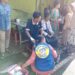 Korban mendapat perawatan medis di lokasi kebakaran akibat gas LPG bocor di Kota Malang.