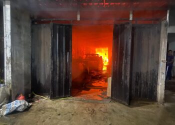 Kebakaran di home industri mebel di Pakis. Foto: Damkar Kabupatrn Malang