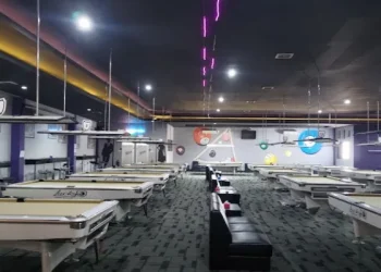 Lucky Pool Malang salah satu tempat bermain billiard yang tawarkan kenyamanan bagi pengunjung, salurkan hobi bermain bola sodok sembari ngafe.