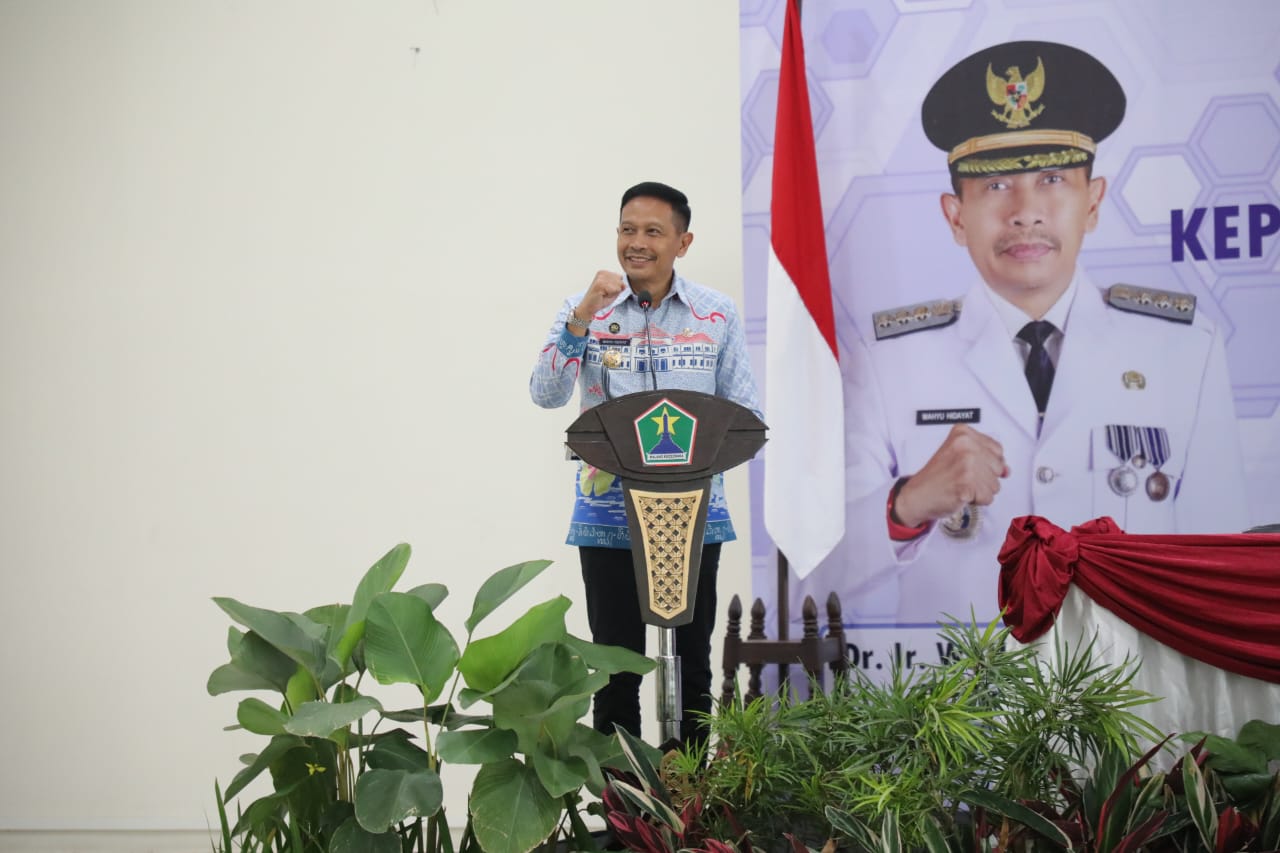 Pj Wali Kota Malang, Dr. Ir. Wahyu Hidayat, saat memberikan sambutan dan arahan. Foto/Pemkot