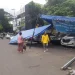 Tenda pasar takjil di Simpang Talun, Kota Malang roboh diterjang angin kencang. (Foto/M Sholeh)