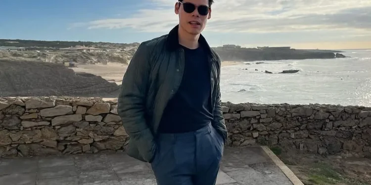 Profil singkat Ruy Iskandar pemeran karakter Letnan Jee dalam serial Netflix, Avatar: The Last Airbender yang ternyata berasal dari Indonesia /Foto: Instagram @ruyiskandar