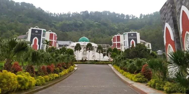 Sekolah Islam modern Al Izzah di Kota Batu. Siswa SMP Al Izzah diduga mengalami korban perundungan. Foto: Azmy