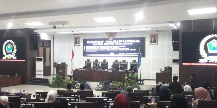 Ilustrasi rapat pleno penentuan caleg yang lolos ke kursi DPRD Kota Malang. (Foto/M Sholeh)