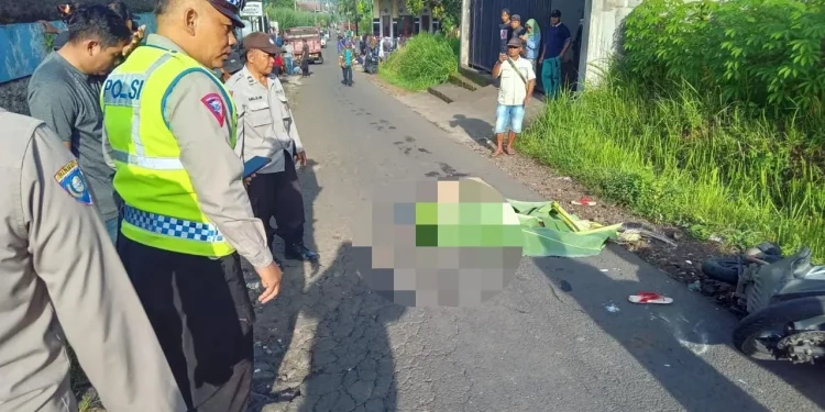 Lokasi terjadinya kecelakaan yang meneaskan 1 lansia di Dampit setelah seorang pemotor terpeleset. Foto: Satlantas Polres Malang