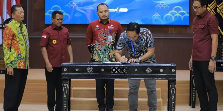 Penandatangan MoU antara Kantor Wilayah Kementerian Hukum dan HAM Jawa Timur dengan perwakilan media massa. Foto/dok for TM