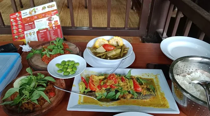 Rekomendari tempat bukber di Malang Raya yang cocok buat mahasiswa karena enak dan juga murah sehingga bukber lebih berkesan /Foto: Google Review Warung Lesehan Yogyakarta/Erlin Iriani