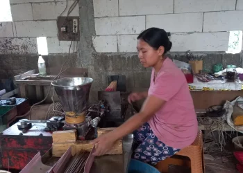 Produksi dupa dilakukan menggunakan mesin. Foto: Aisyah Nawangsari Putri