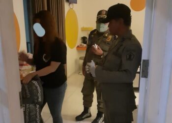 Petugas melakukan operasi pekat jelang Ramadan 2024, menciduk beberapa janda muda dan waria open BO, (Foto/dok. Satpol PP Kota Malang)