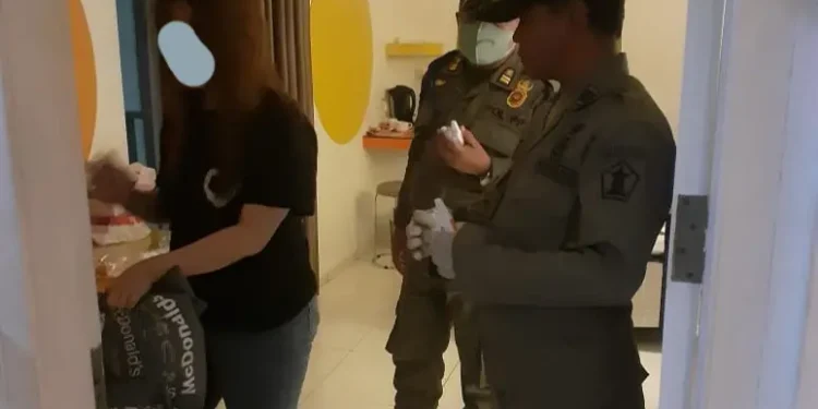 Petugas melakukan operasi pekat jelang Ramadan 2024, menciduk beberapa janda muda dan waria open BO, (Foto/dok. Satpol PP Kota Malang)