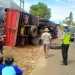 Truk terguling di Kepanjen, Kebupaten Malang, akibat roda belakan lepas. Foto: Satlantas Polres Malang