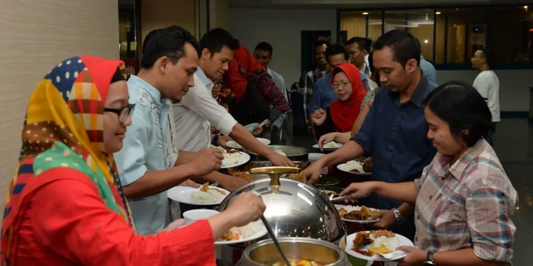 Ilustrasi daftar makanan yang sebaiknya dihindari saat Anda berpuasa. (Foto/Australian Embassy Jakarta, flickr.com)