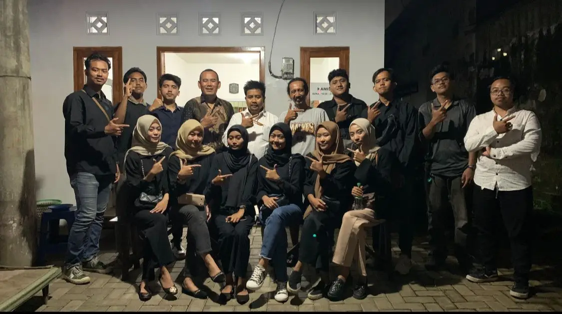 Pembina hingga mahasiswa Fakultas Vokasi yang ikut terjun berbagi berkah di bulan Ramadhan. Foto / dok
