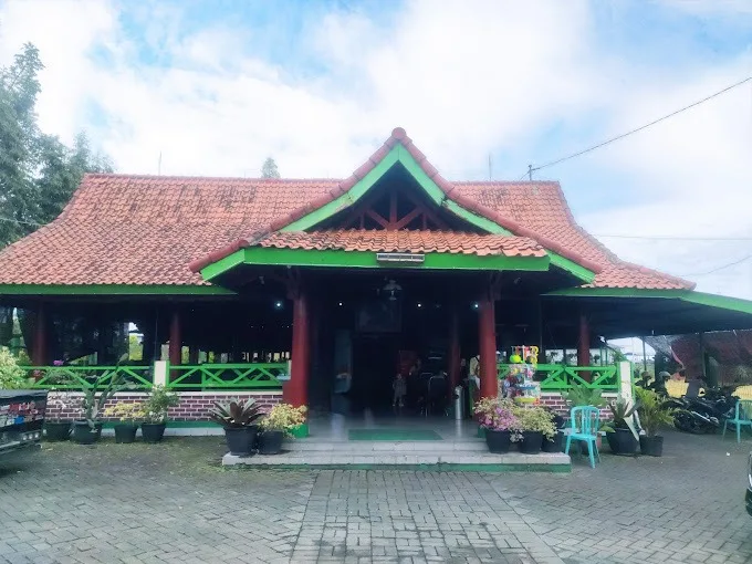 Warung Lesehan Pak H. Sholeh/ Foto: Google Review Warung Lesehan Pak H. Sholeh/Faris Hisyam