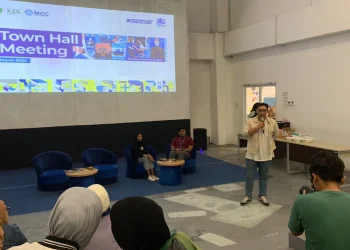 Direktur MCC, Ageng Bagus Armanda saat melakukan paparan di Town Hall Meeting. Foto / Feni Yusnia