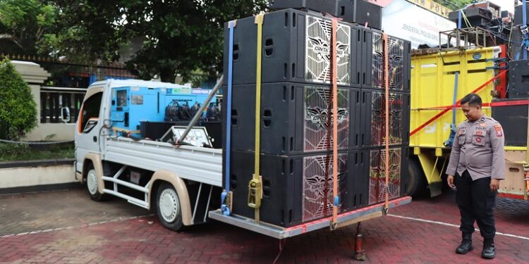 Truk bermuatan speaker untuk membangunkan sahur yang diamankan Polres Malang dan Satpol PP Kabupaten Malang. Foto: Polres Malang